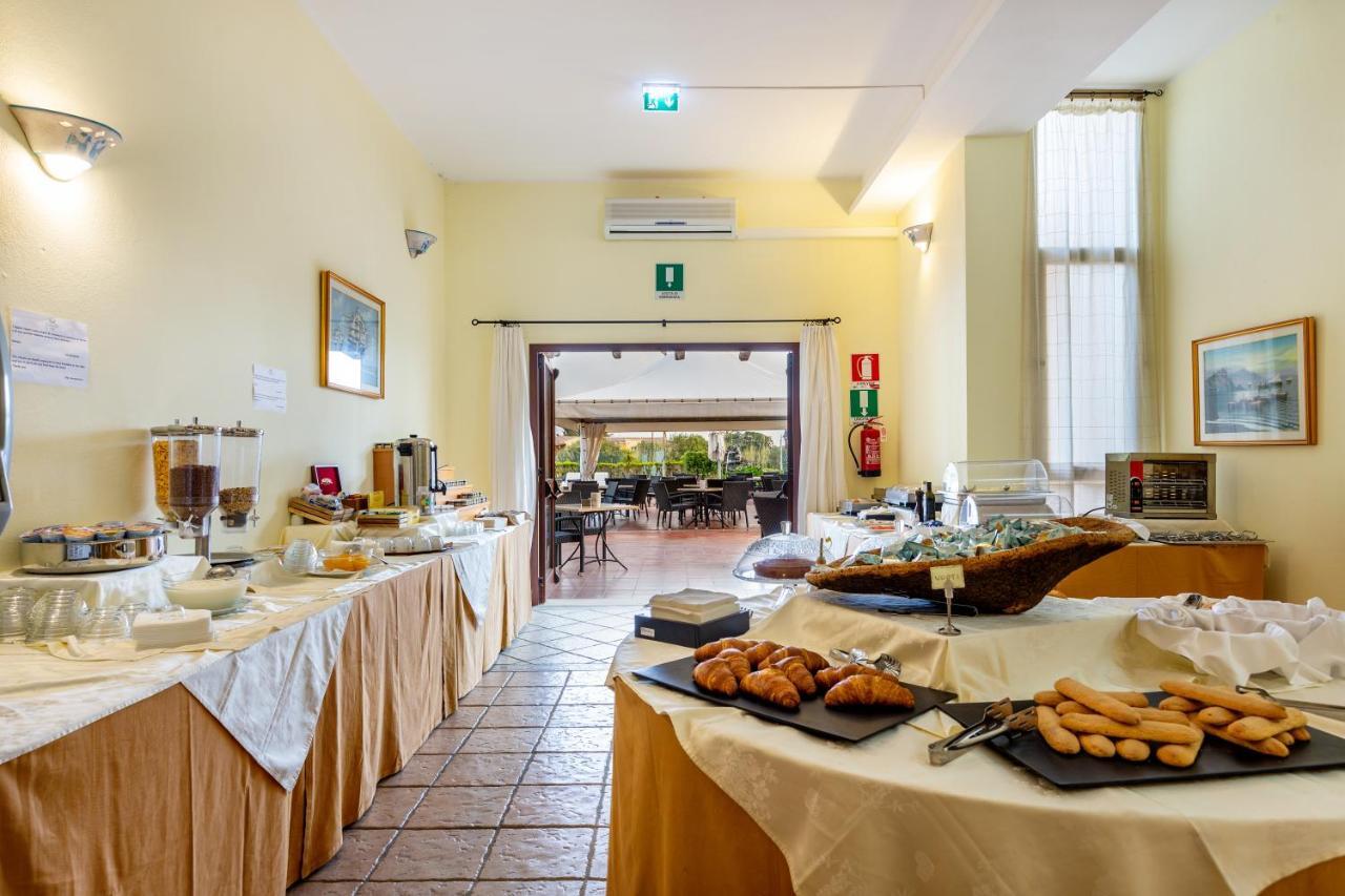 Hotel Le Mimose San Teodoro  Exterior photo